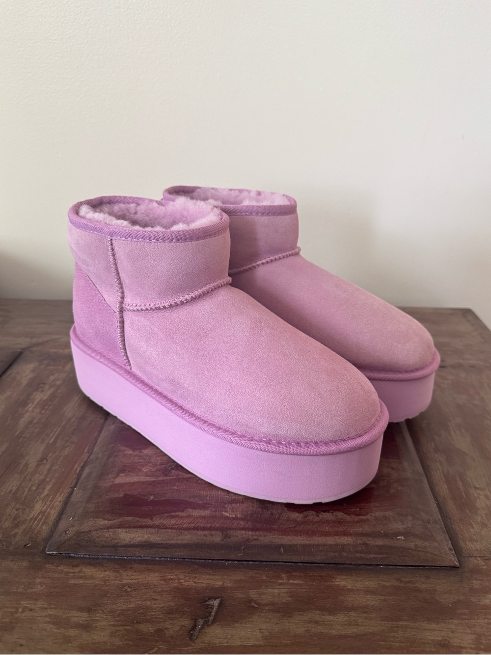 EMU Australia Stinger Pink Suede Sheepskin Micro Platform Boots Women’s 10